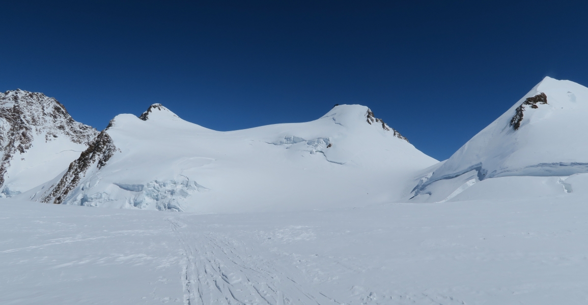 Punta Gnifetti, salita sci alpinistica al rifugio Regina Margherita