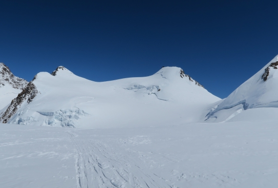 Punta Gnifetti, salita sci alpinistica al rifugio Regina Margherita