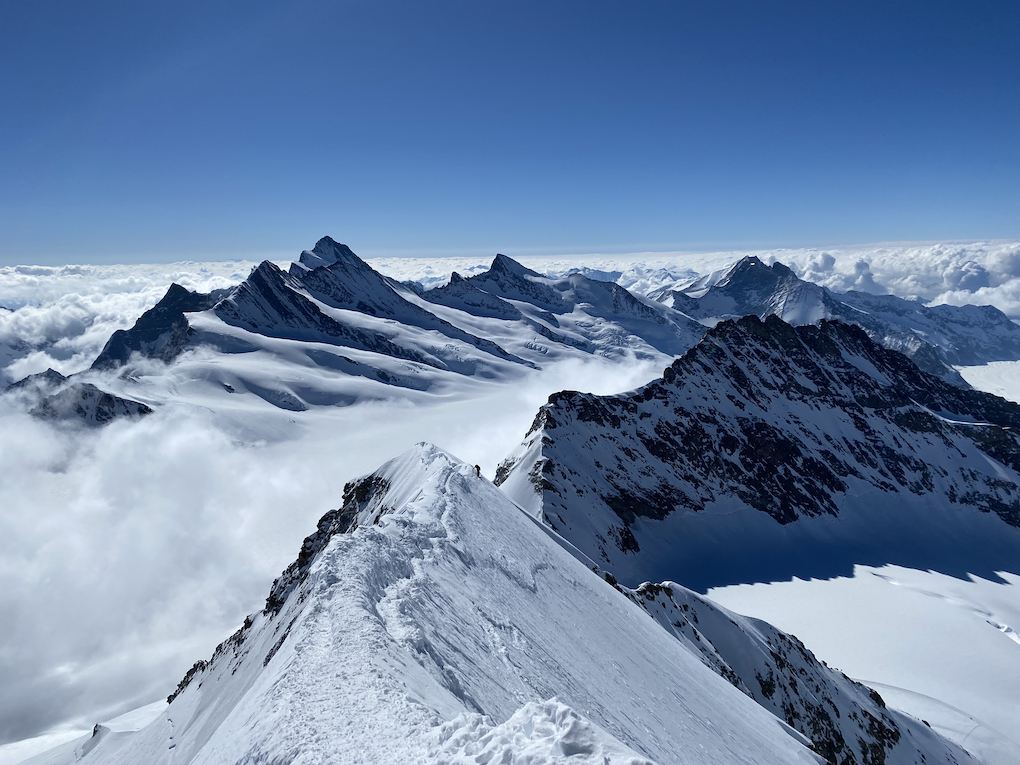 Alla scoperta del massiccio dell’Oberland, sci alpinismo,  tre giorni per 4 vette di 4000 mt. Un’incredibile cavalcata tra i ghiacciai più grandi d’Europa. Adatta a sci alpinisti ben allenati.