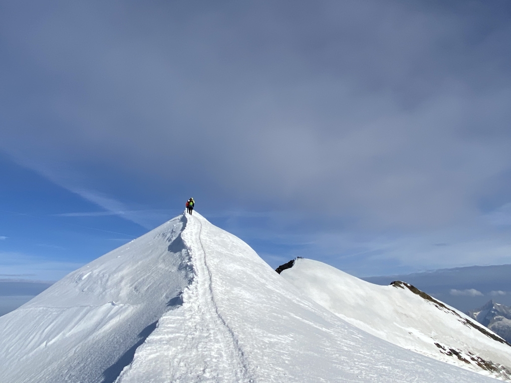 Salita al Castore lungo la bellissima e panoramica via normale.